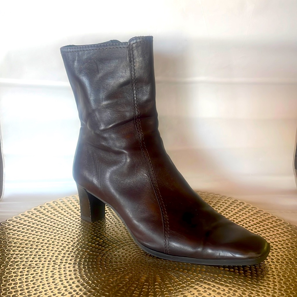 Almafi Block Square Heel Bootie In Brown